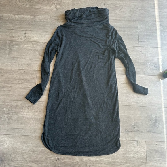 Lou & Grey cow neck long sleeve dress - size XS - Picture 3 of 3